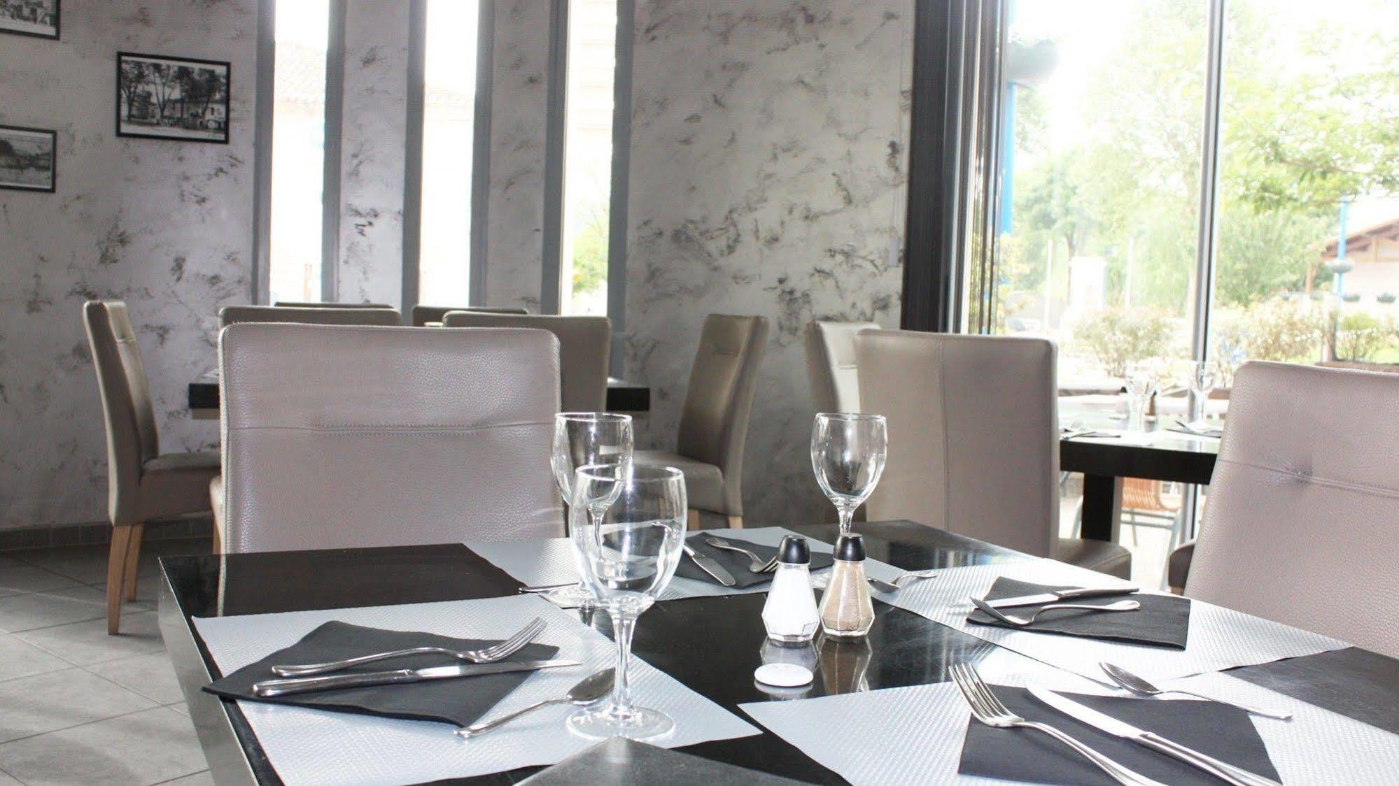Hotel Le Midi Montaigu-de-Quercy Екстер'єр фото